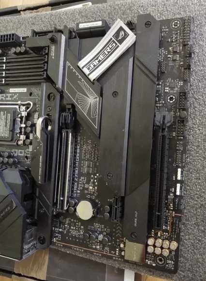 Asus ROG StriX Z790-H Gaming Wi-Fi DDR5