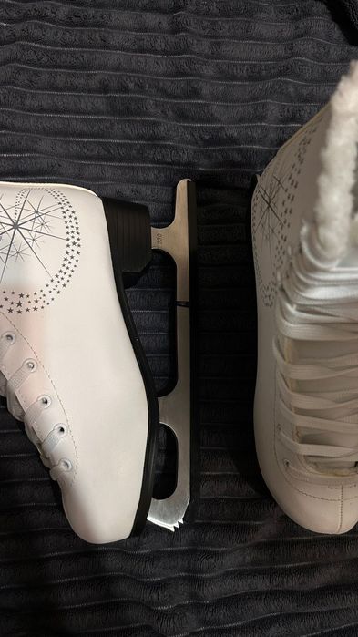 Женские коньки(новые)