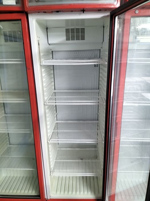 Холодильник стеклянный