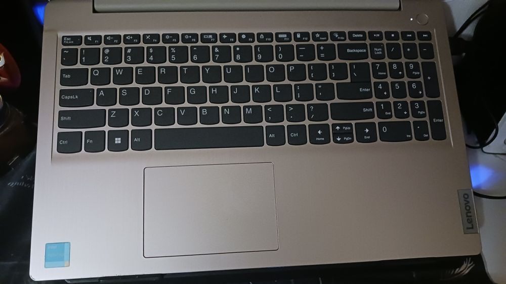 Laptop Lenovo IdeaPad 3 | SSD 256GB | Intel Pentium Gold | Upgradabil
