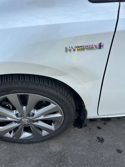 2013 Toyota Auris hibrid, alb perlat, 200000 km Timișoara