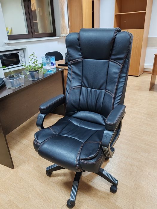 Кресло хорошый кожаный