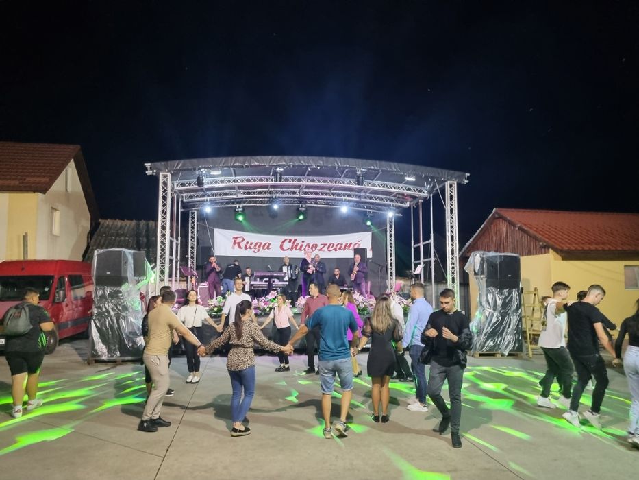 Scena mobila  se închiriază cu sunet lumin ecran i sau doar scena