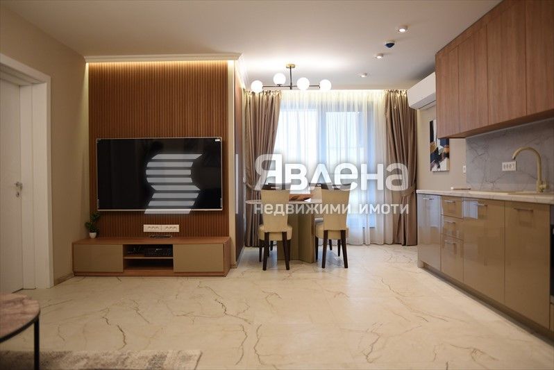 Дава се под наем Тристаен апартамент в Пловдив, Център - 85 кв.м за 920 € - Снимка #11