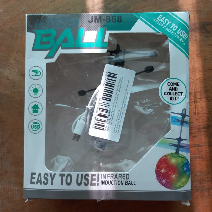 Летяща светеща топка