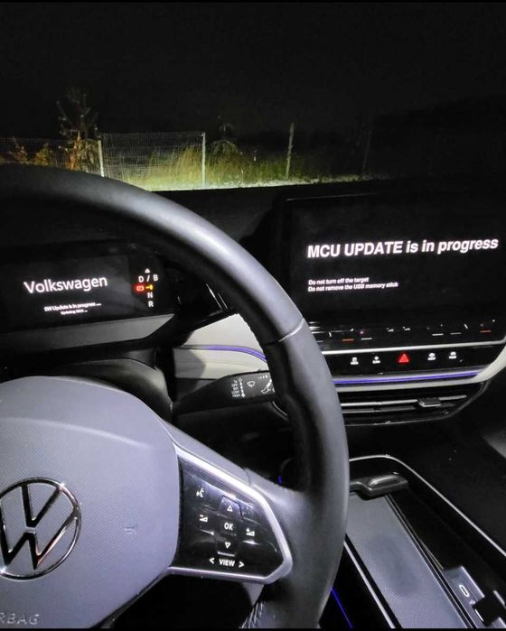 Volkswagen ID3 ID4 ID6 чёрный экран, прошивка, адаптация услуги