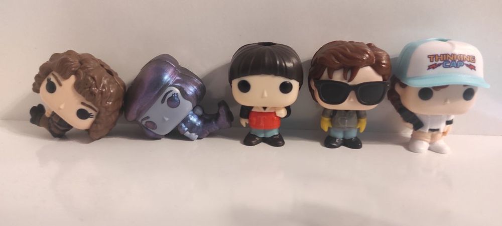 Продаю фигурки Очень странные дела Kinder Joy Stranger things