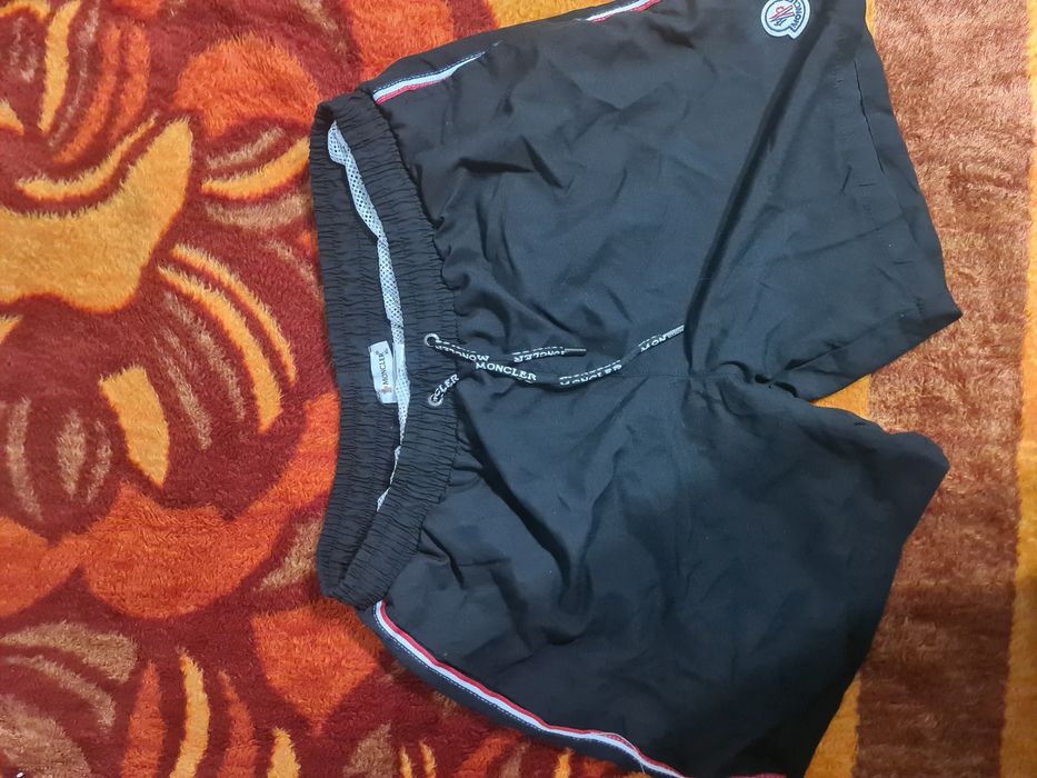 Къси панталони Монклер