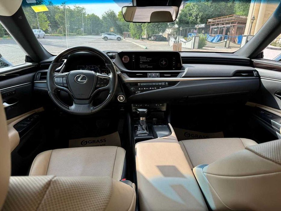 Продам автомобиль Lexus ES350