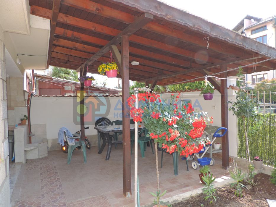 Продава се Къща в Приморско - 320 кв.м за 1204 €/кв.м - Снимка #1