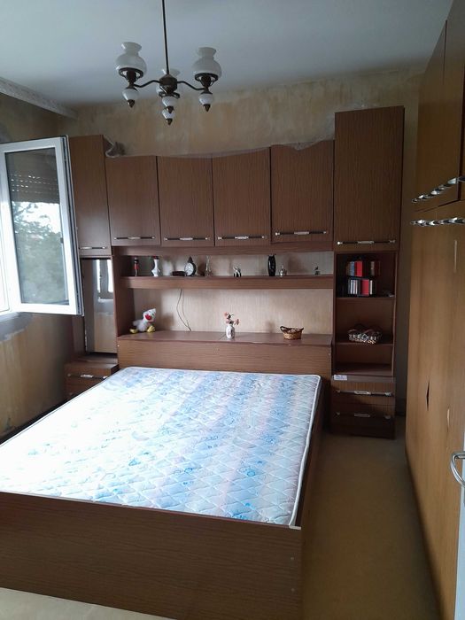 Спален комплект (спалня с матрак, гардероб, нощни шкафчета и ракли)