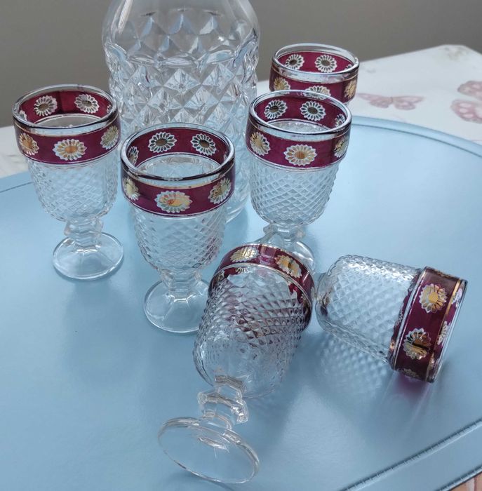 Сервизи за алкохол - винтидж (6 чаши и гарафа с конник)