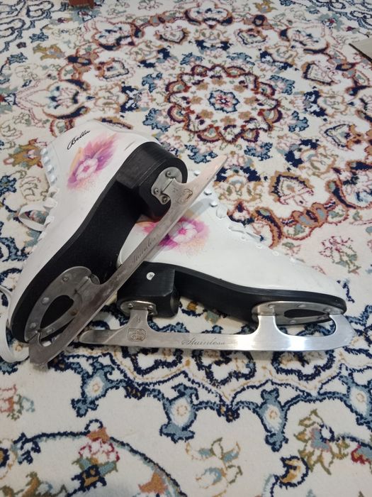 Продам коньки 15000