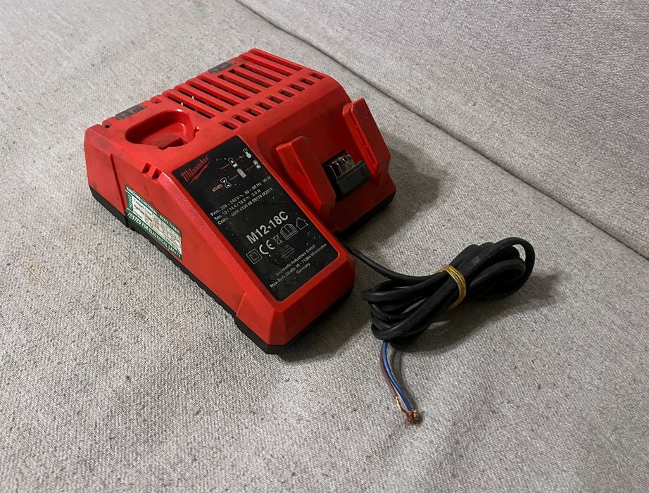 Incarcator Milwaukee M12-18C 12V 14.4V 18V defect piese