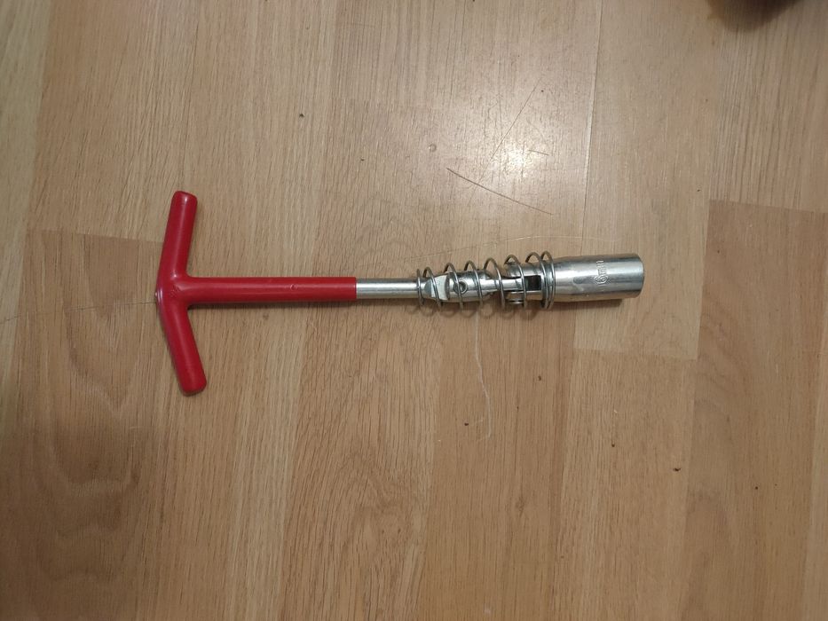 Свечной ключ на 16