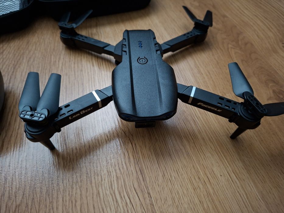 Drona  cu camera  E99 Pro nou la cutie + 2 baterii  si elici de rezerv