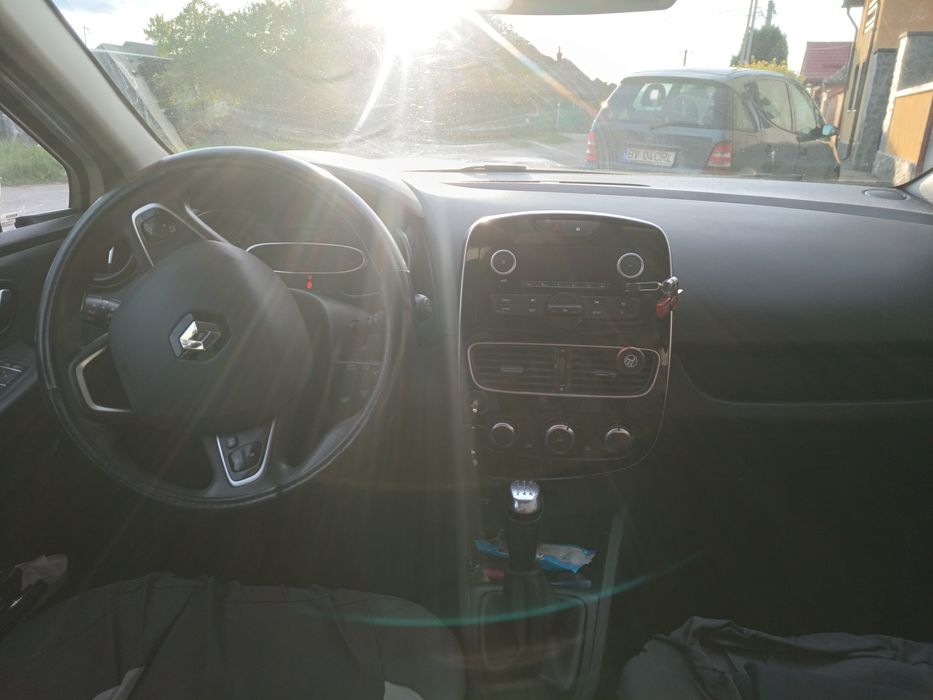 Vând Renault Clio