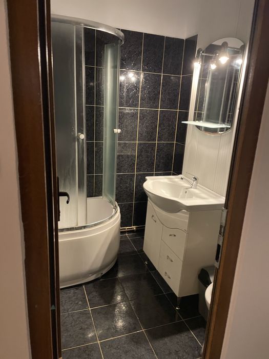 Inchiriez apartament ,in micro 9