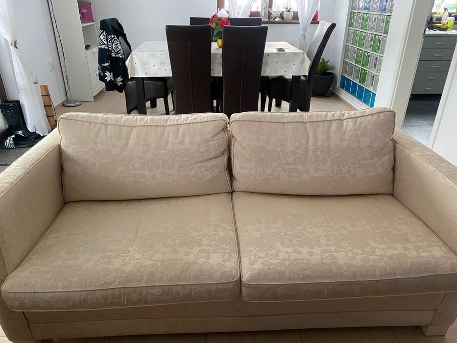 Canapele de vânzare