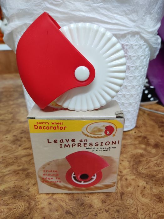 Нож-ролик Для фигурной нарезки теста