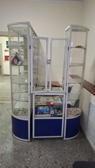 Продам ветрину стеклянную