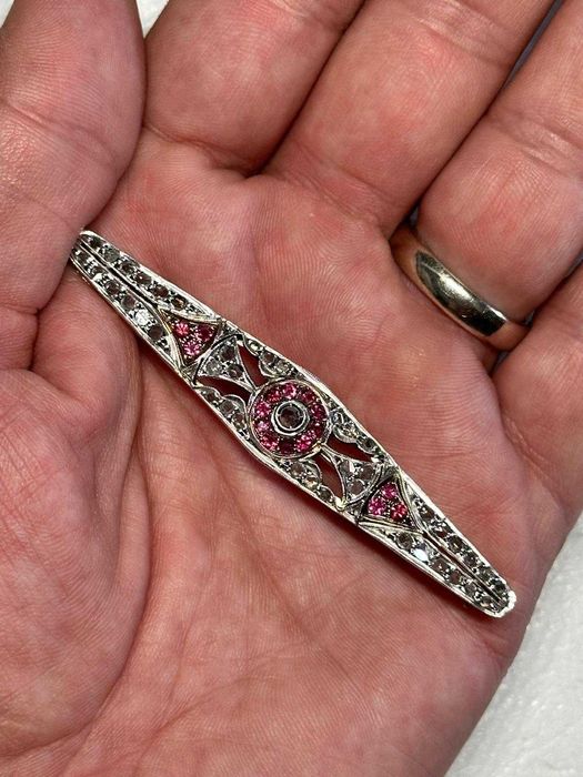 BROSA AUR 18K + Argint 925 + 43 Diamante = 1CT + 16 Rubine = 0.50ct - Mare - Vintage - 12g. - Art Deco !