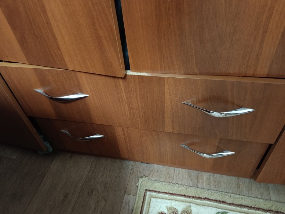 Продам шкаф в хороше состоянии