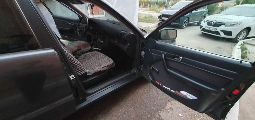 Продам Ауди с4, обьем 2.6, 1993г