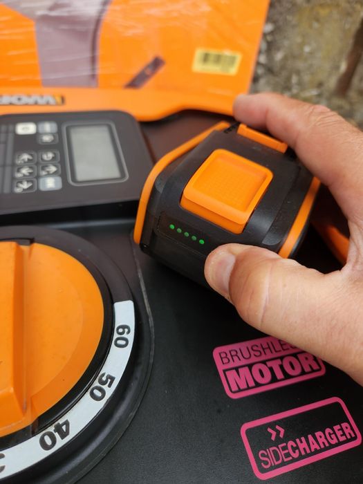 Акумулаторна косачка робот