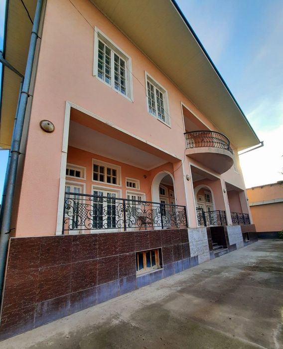 Дом 8,5 соток 8 комнат 400 м2 центр Кибрай Qibray markaz uy 8,5 sotix