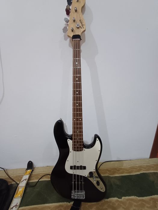 Продам джаз бас гитару!