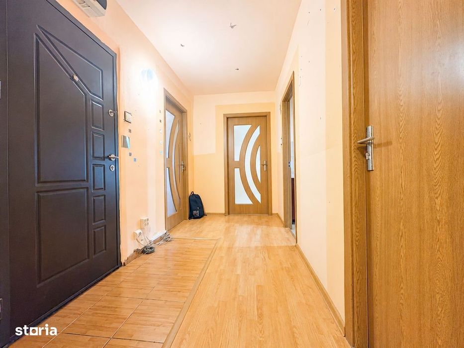 3 camere decomandat, etaj 1, centrală proprie, 2 balcoane + logie