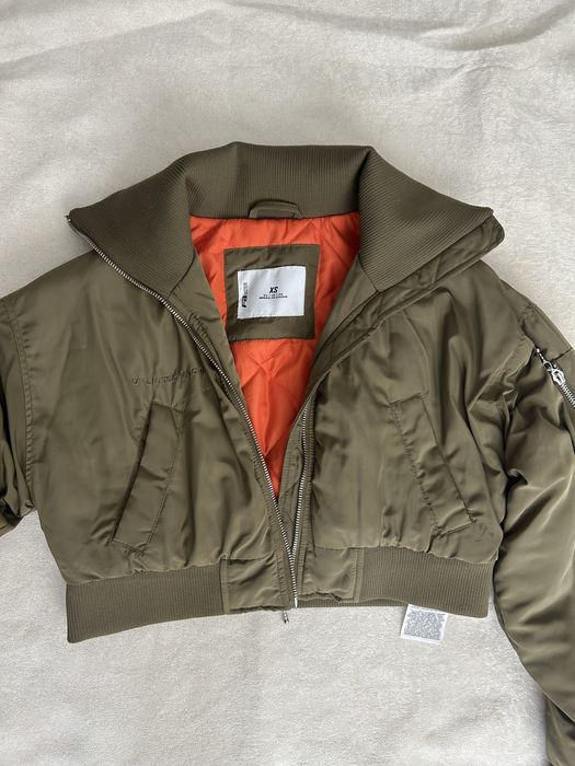 Късо дамско яке бомбър