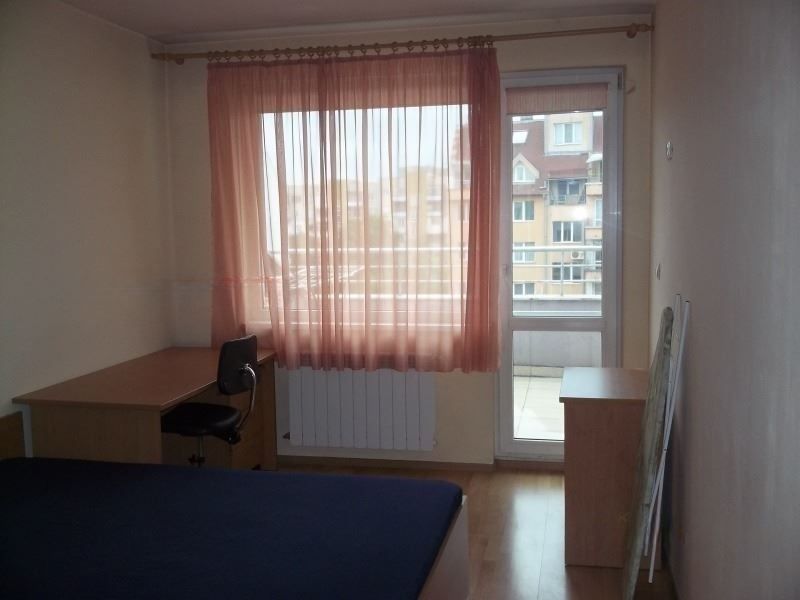 Дава се под наем Двустаен апартамент в София, Изток - 65 кв.м за 717.06 € - Снимка #2