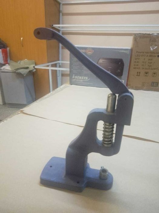 Станок для кнопок.