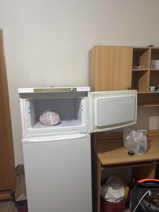 Холодильник Индесит , бушный , есть торг