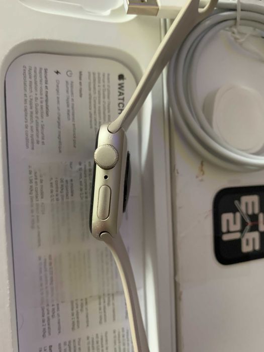 Apple Watch SE  2023 40mm Starlight