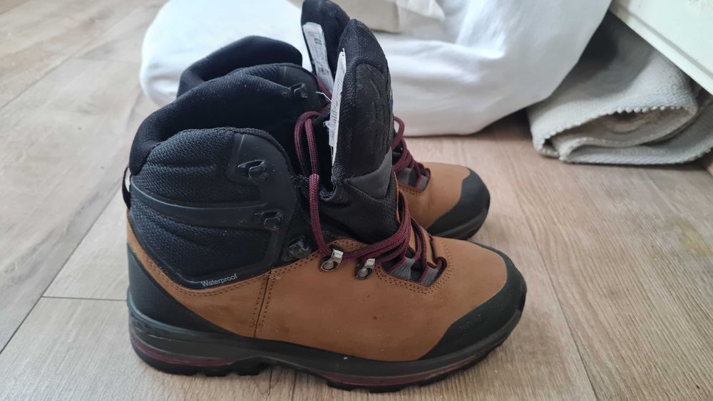 Bocanci FORCLAZ din piele Impermeabili Trekking MT100 Damă marime 38