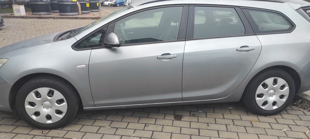 Vând Opel Astra J Sports Tourer, Benzină + GPL , 1,4 cmc, break