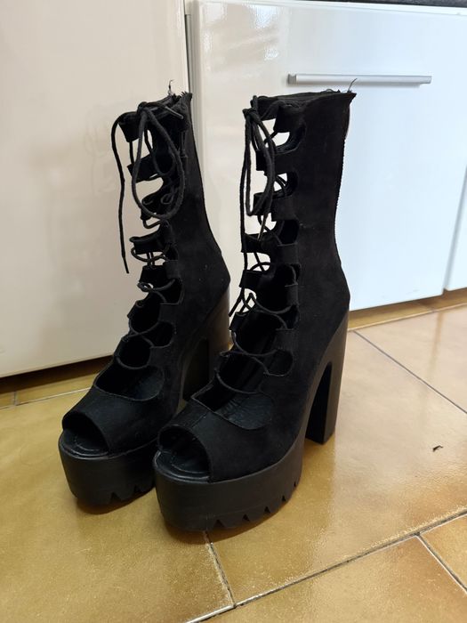 Черни обувки на ток