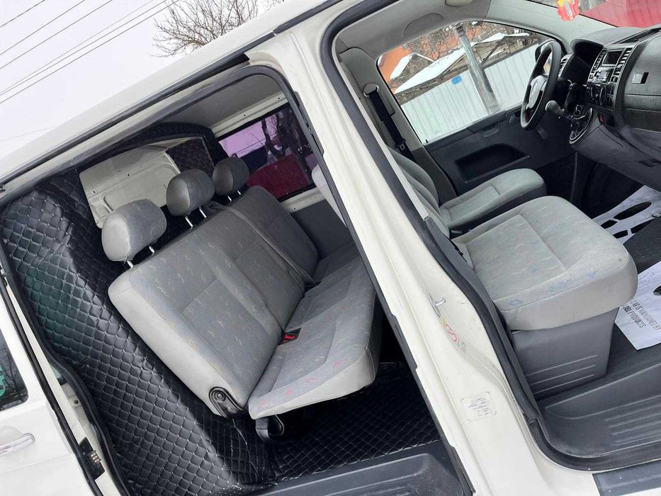 Vand  volkswagen Transporter T5 cu 6 locuri si duba modelu lung