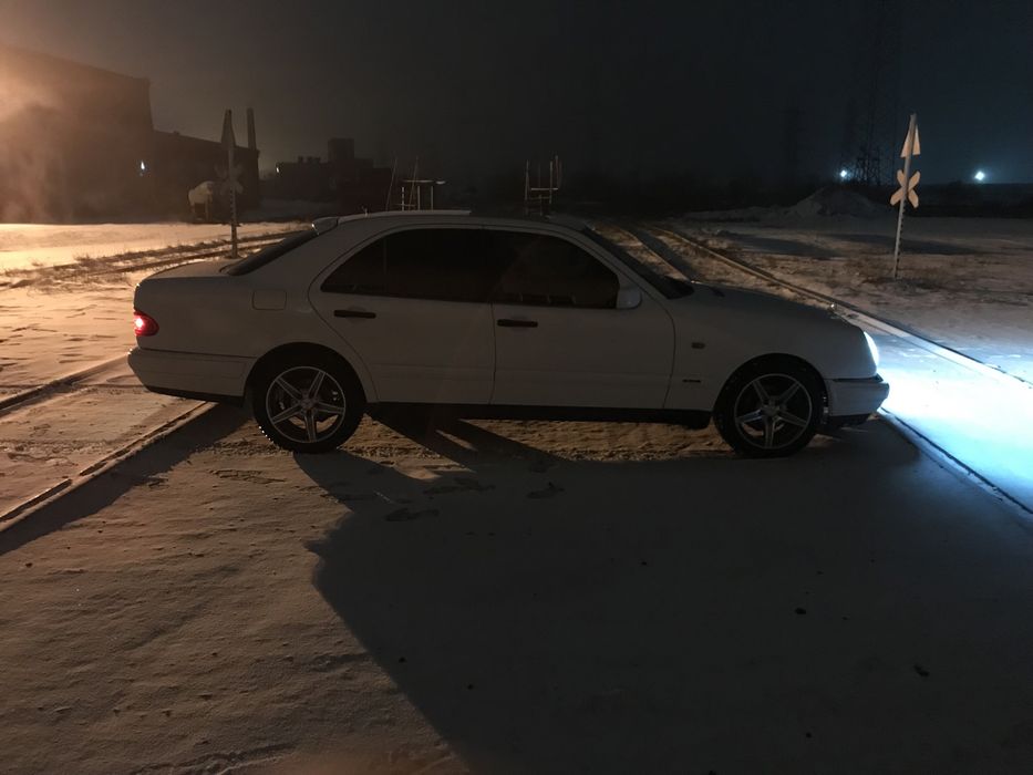 Продается мерс 210  2 литра автомат