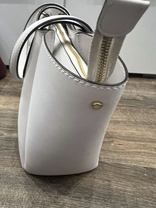 Чанта Guess в отлично състояние