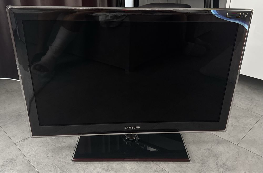 Samsung UE32C5000QW Led Tv 32" Full Hd Crystal Design stand sticla