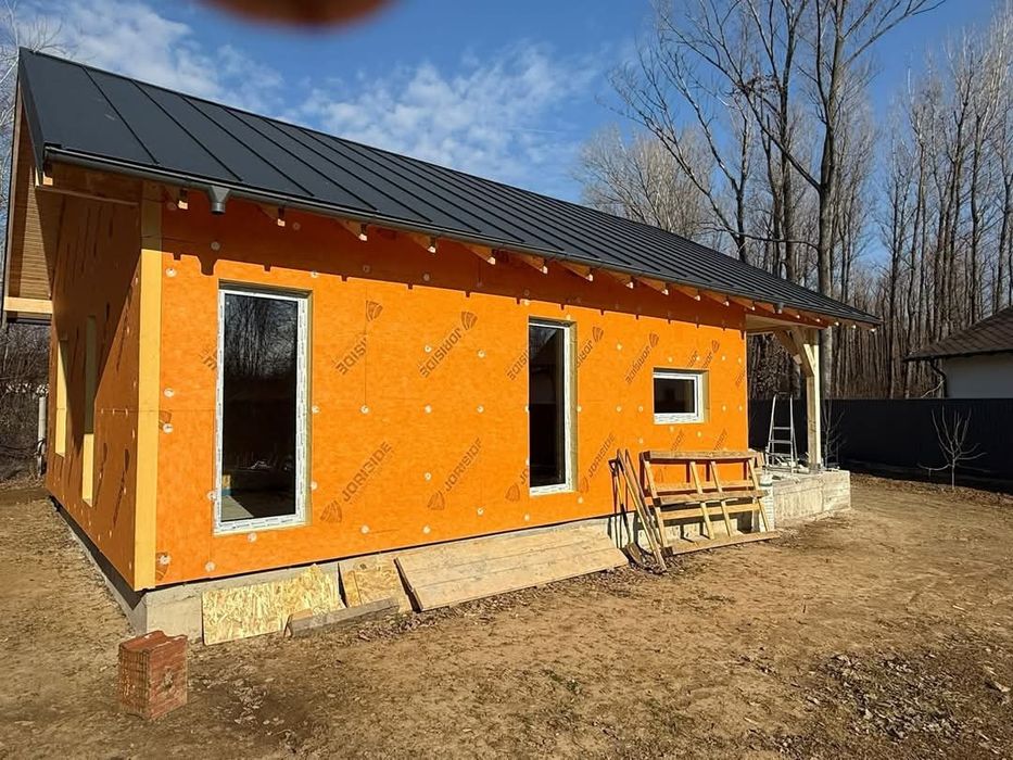 Vand case pe structura metalica din panouri sandwich  8.5 x 10m