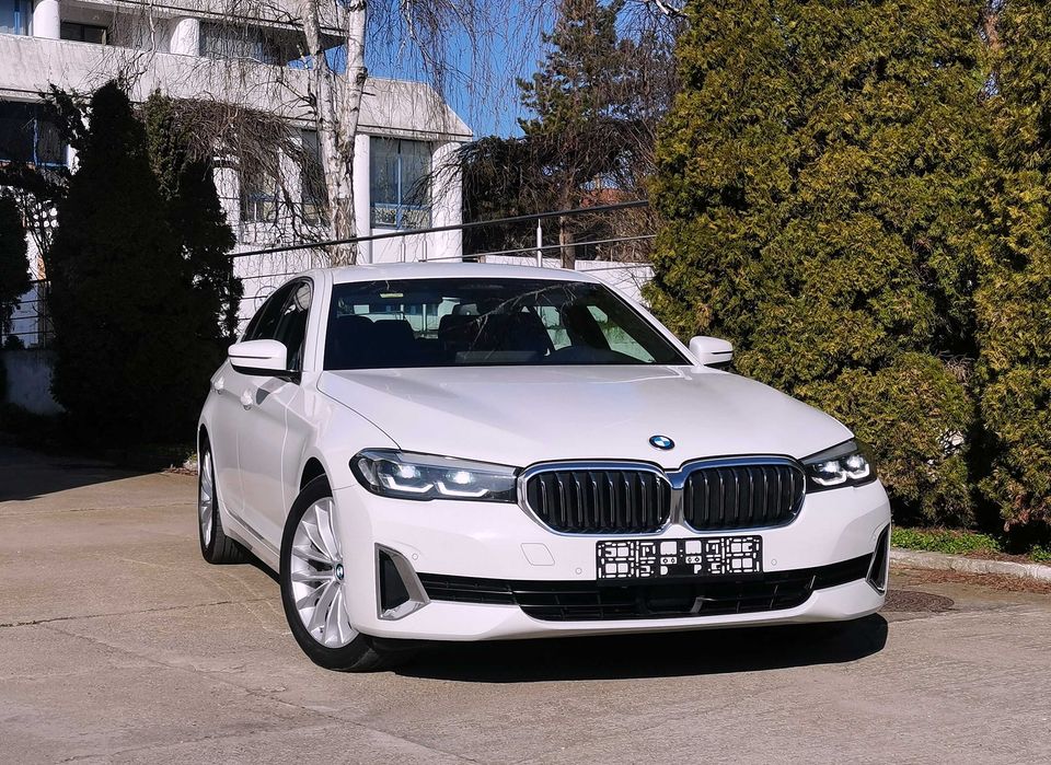 BMW 520d /Distronic/Head-Up/Ventilatie/Facelift/Luxury Line/Faruri LED