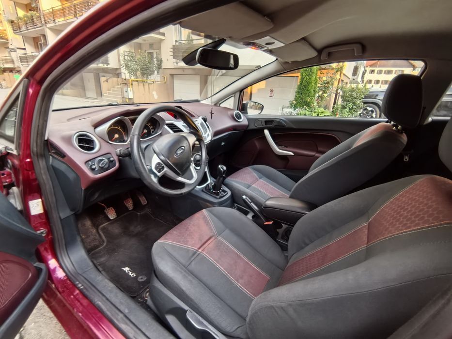 Vând Ford Fiesta