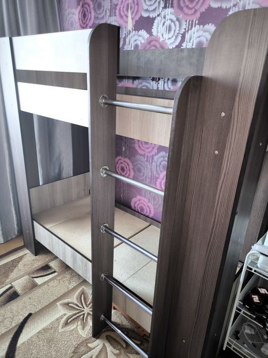 Двухъярусная кровать