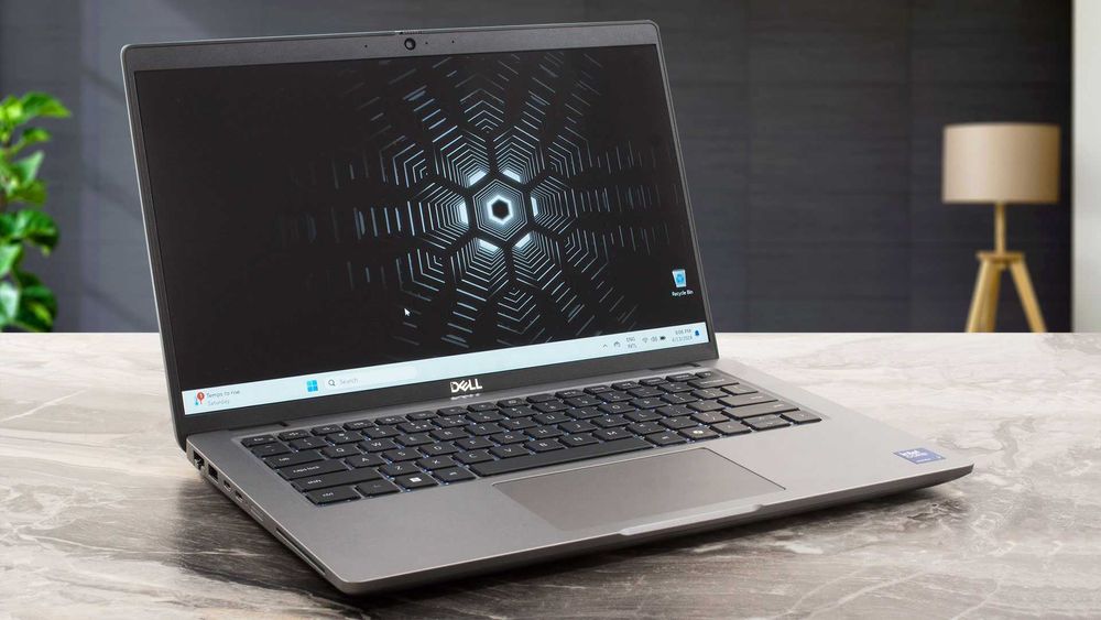 Laptop Dell Precision 3490 Ultra 7 32GB Ram 1TB 4G Nou 2 Ani Factura