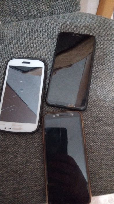 Продам 3  телефон  Б/у 1 экран сломался